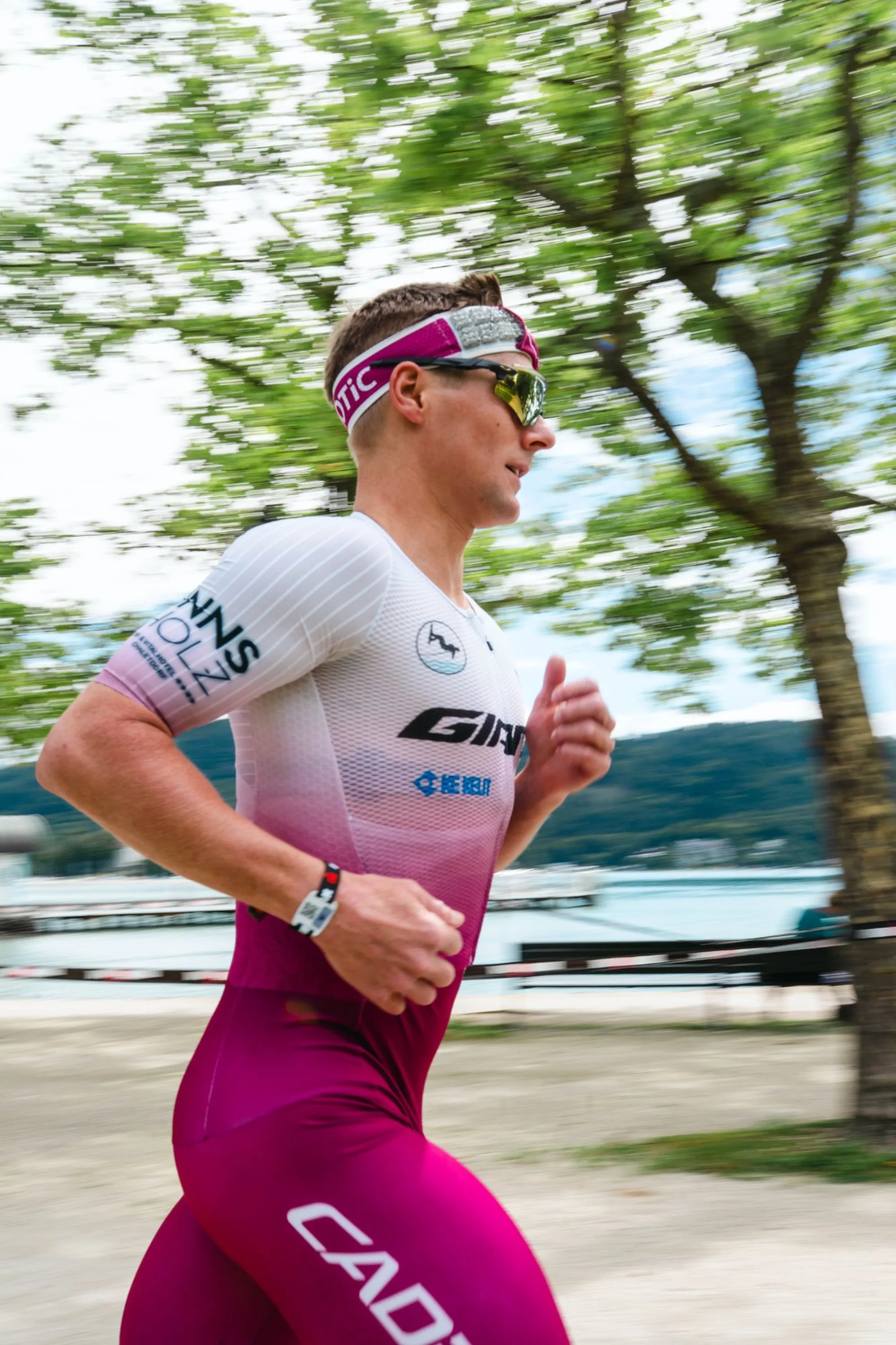 Collective athlete on the run course